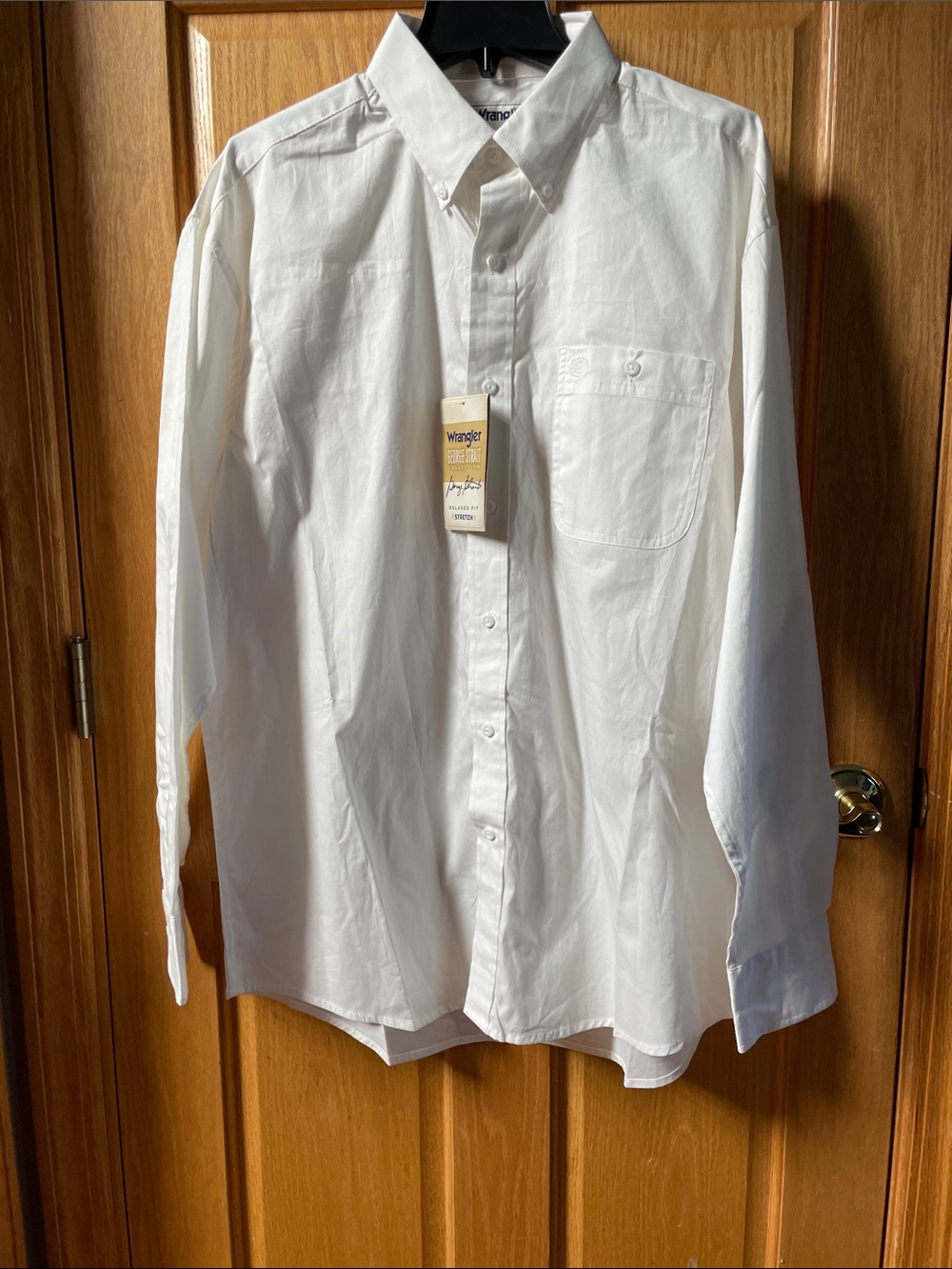 NWT Wrangler George Strait Men’s White Button-Down Relaxed Fit Shirt-Large